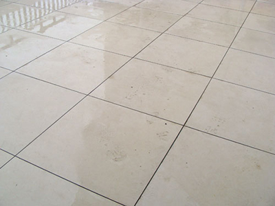 裝修百科解答 客廳地磚要不要留縫？